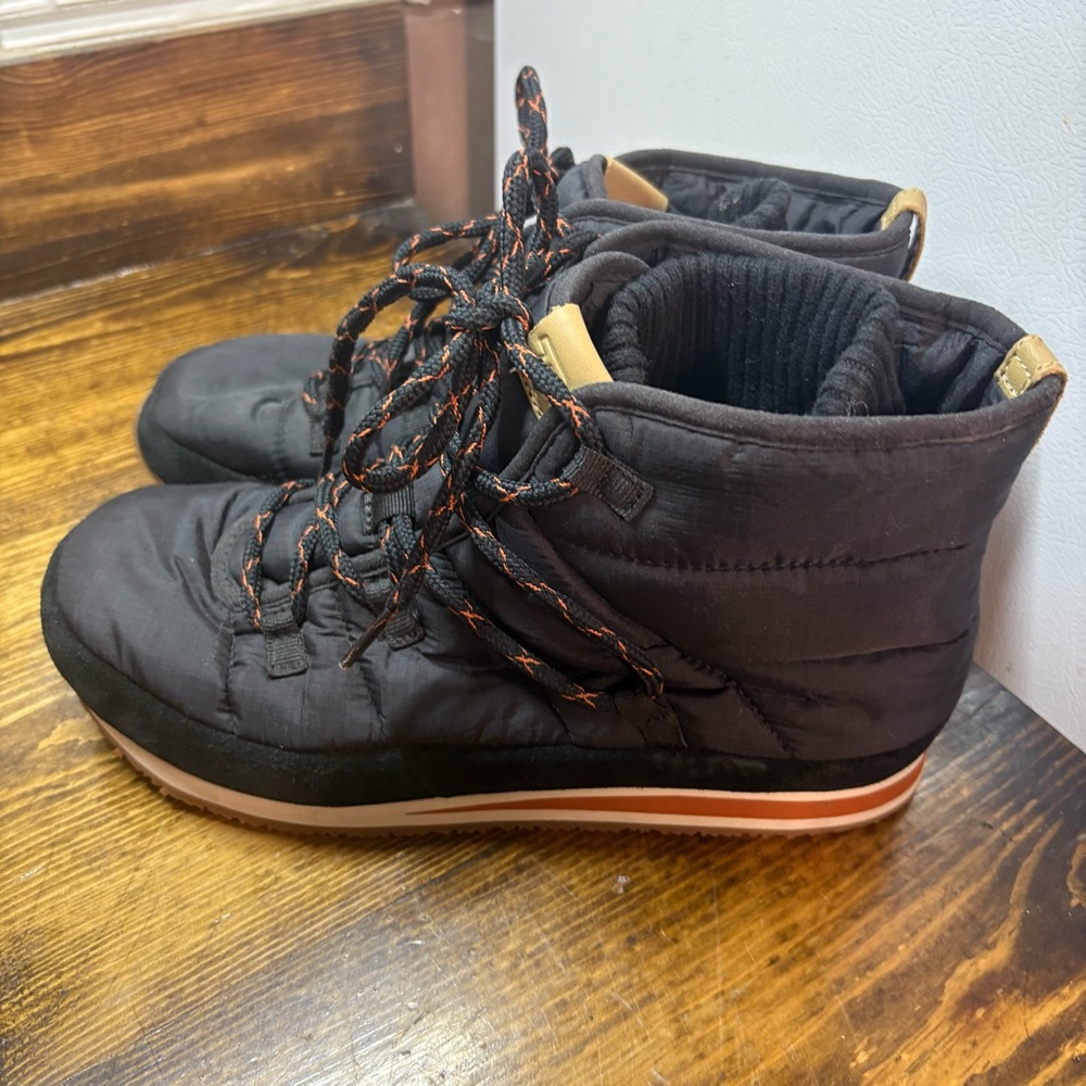 Teva Black Ember Lace Up Boots Size 10‎